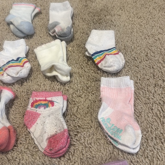 (18) Cat & Jack and Fruit of The Loom Girls 6 - 12 Month Socks Lot - Picture 6 of 6